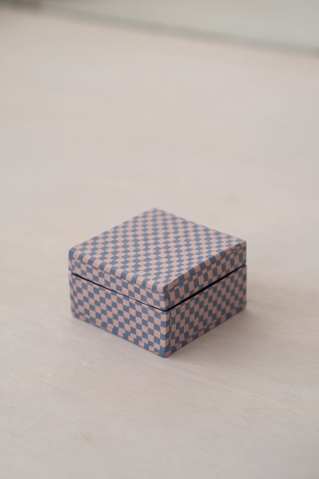 #005 Hilly Box