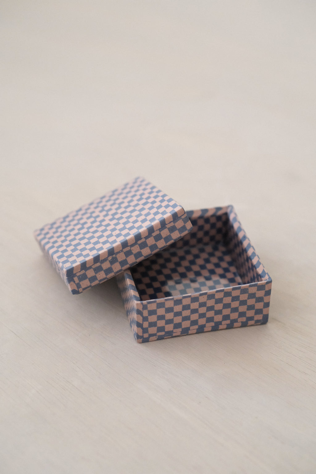 #005 Hilly Box